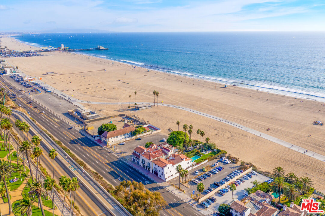 1020 Palisades Beach Rd