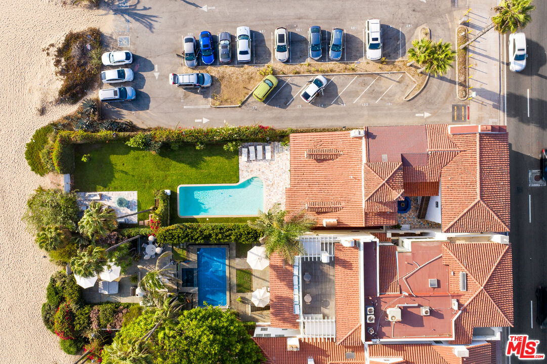 1020 Palisades Beach Rd