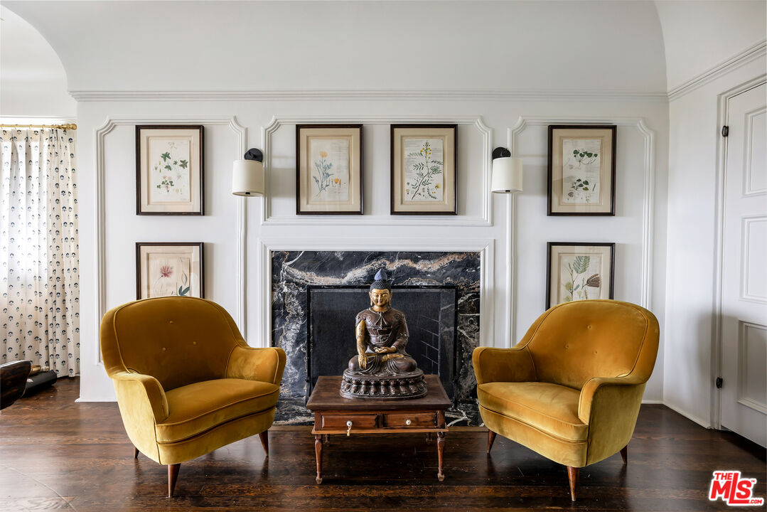 1020 Palisades Beach Rd