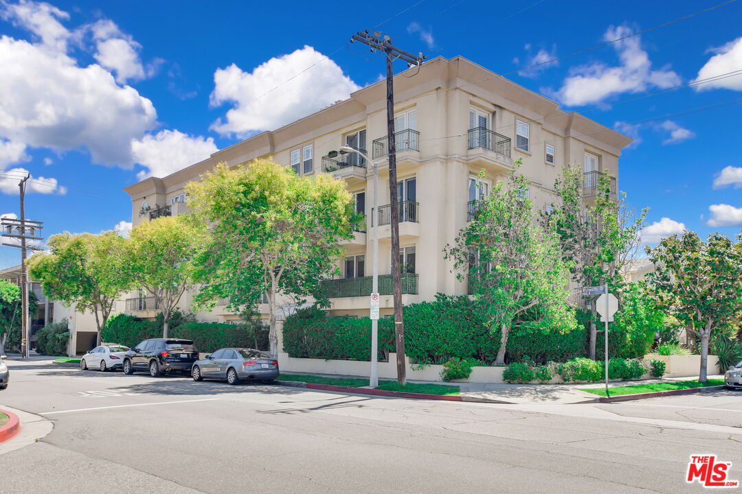 1100 S Clark Dr Unit: 203
