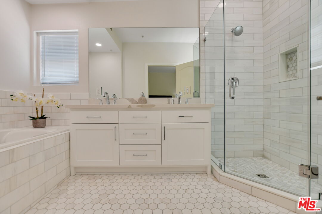 1100 S Clark Dr Unit: 203