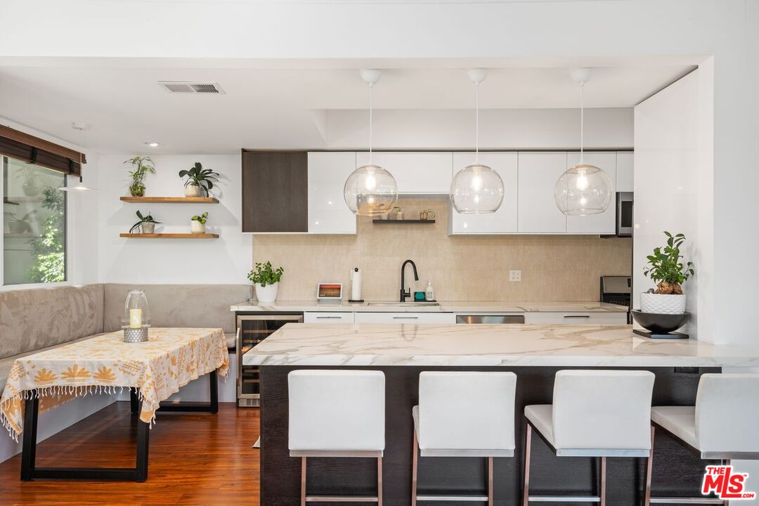 9000 Cynthia St Unit: 201