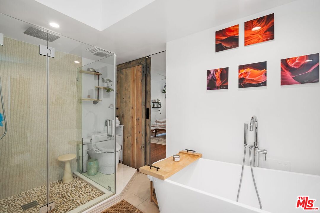 9000 Cynthia St Unit: 201