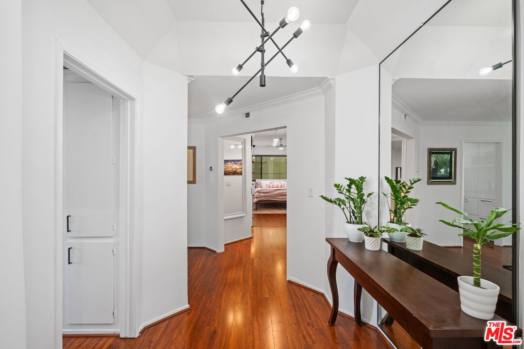 9000 Cynthia St Unit: 201