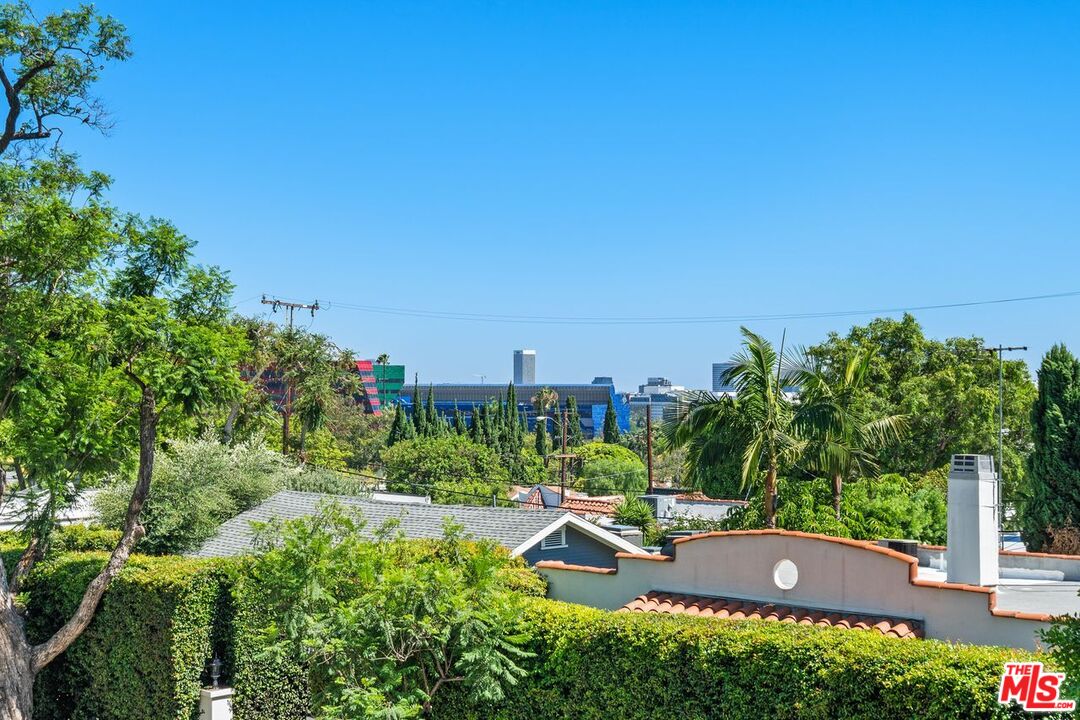 9000 Cynthia St Unit: 201