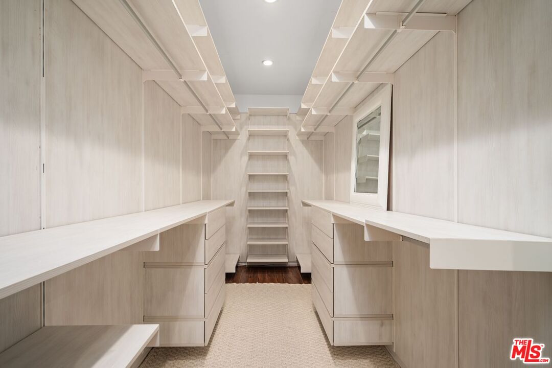 9000 Cynthia St Unit: 201