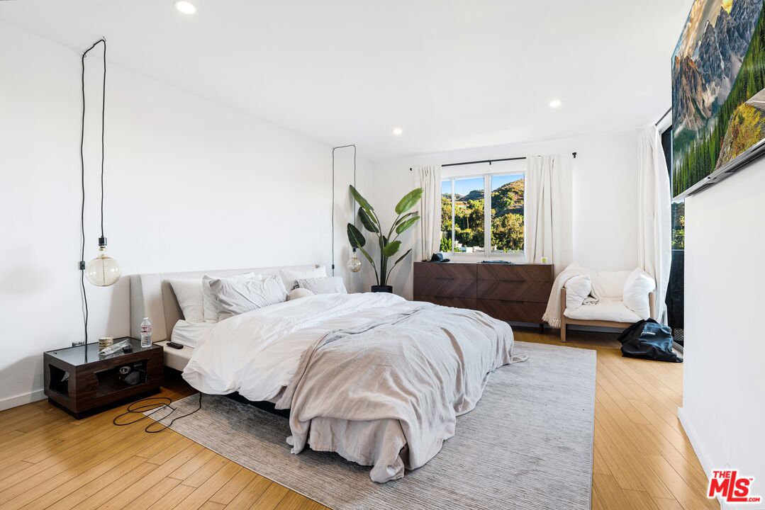 7250 Franklin Ave Unit: 903