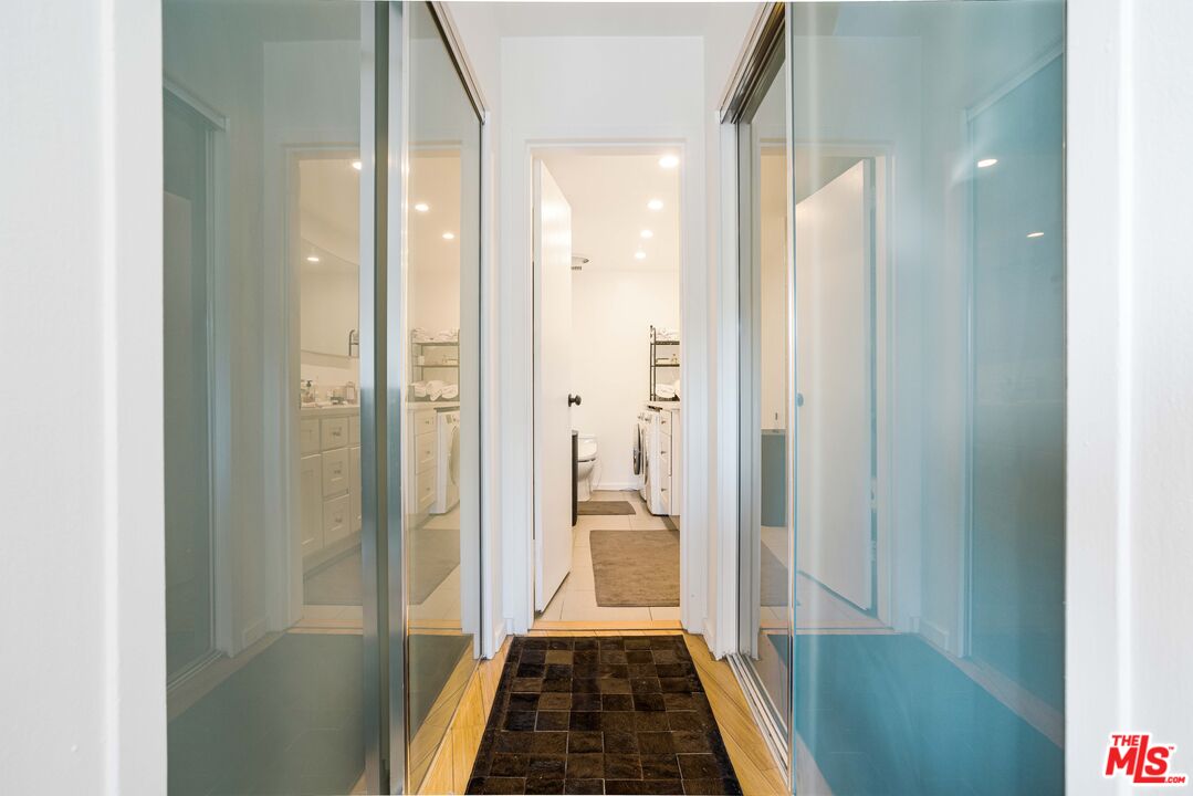 7250 Franklin Ave Unit: 903