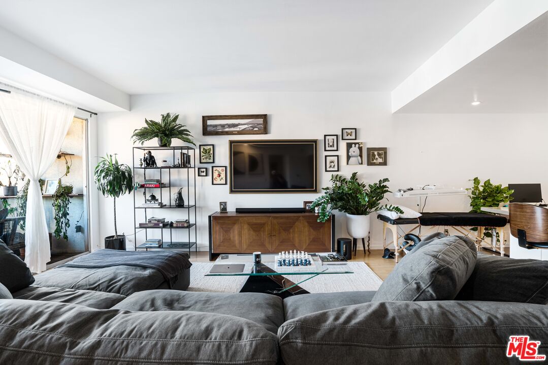 7250 Franklin Ave Unit: 903