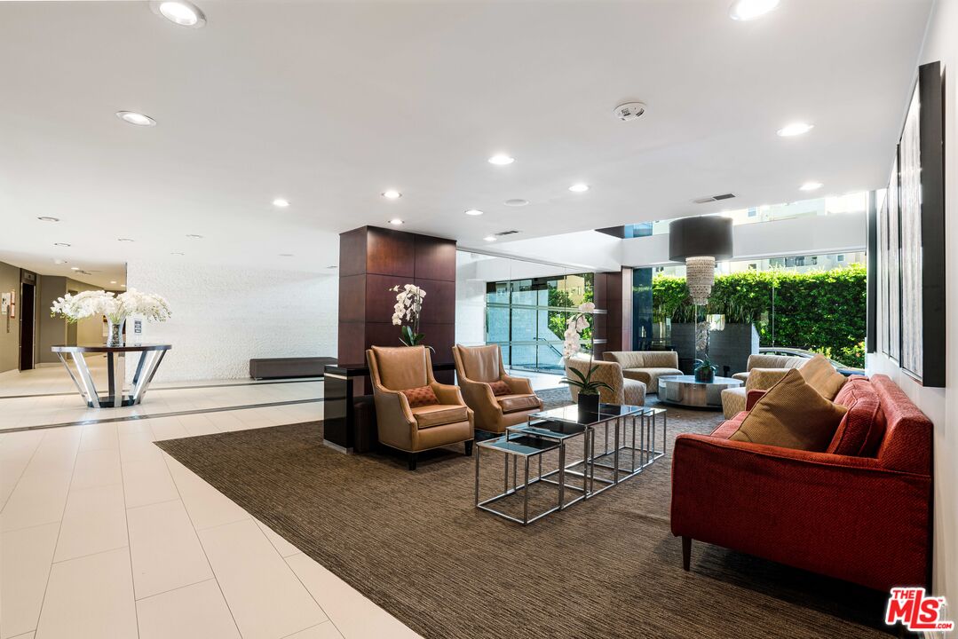 7250 Franklin Ave Unit: 903