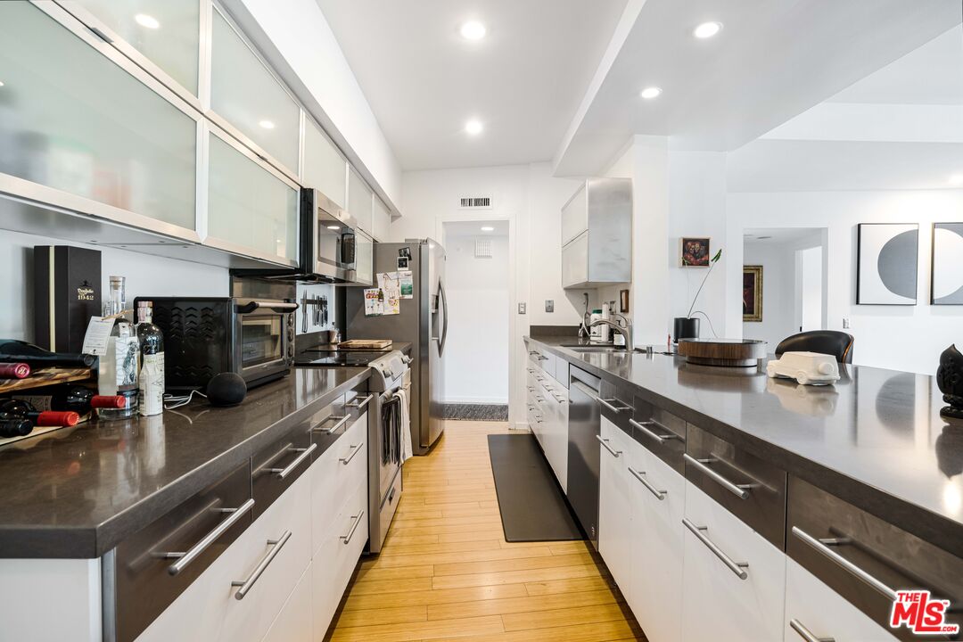 7250 Franklin Ave Unit: 903