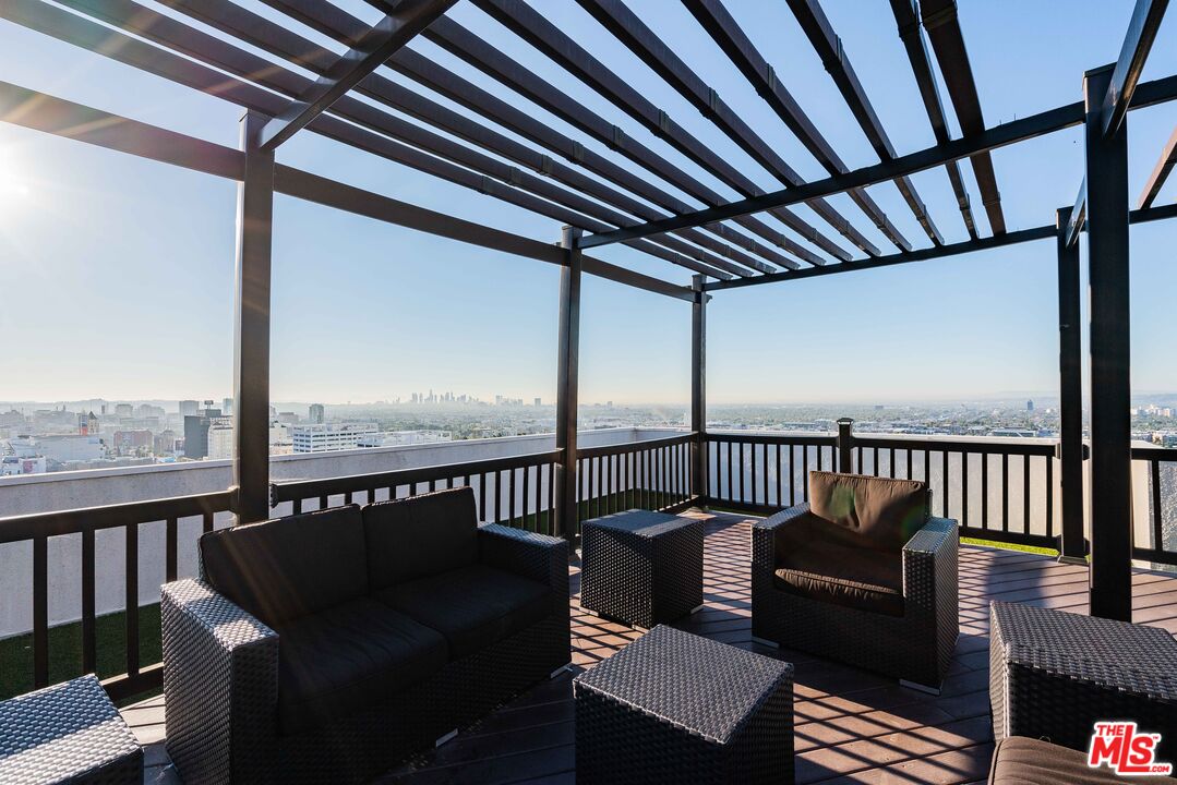 7250 Franklin Ave Unit: 903