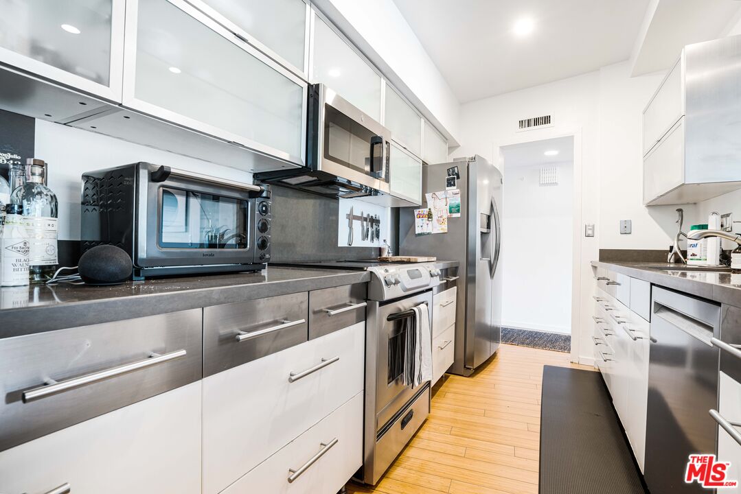 7250 Franklin Ave Unit: 903