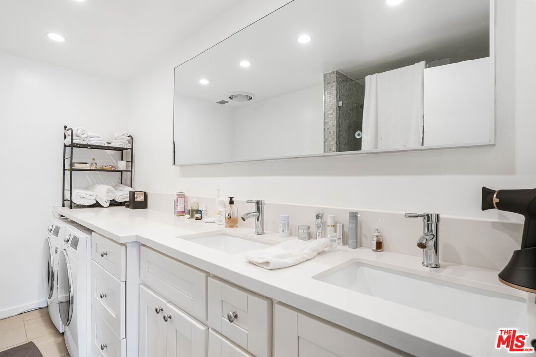 7250 Franklin Ave Unit: 903
