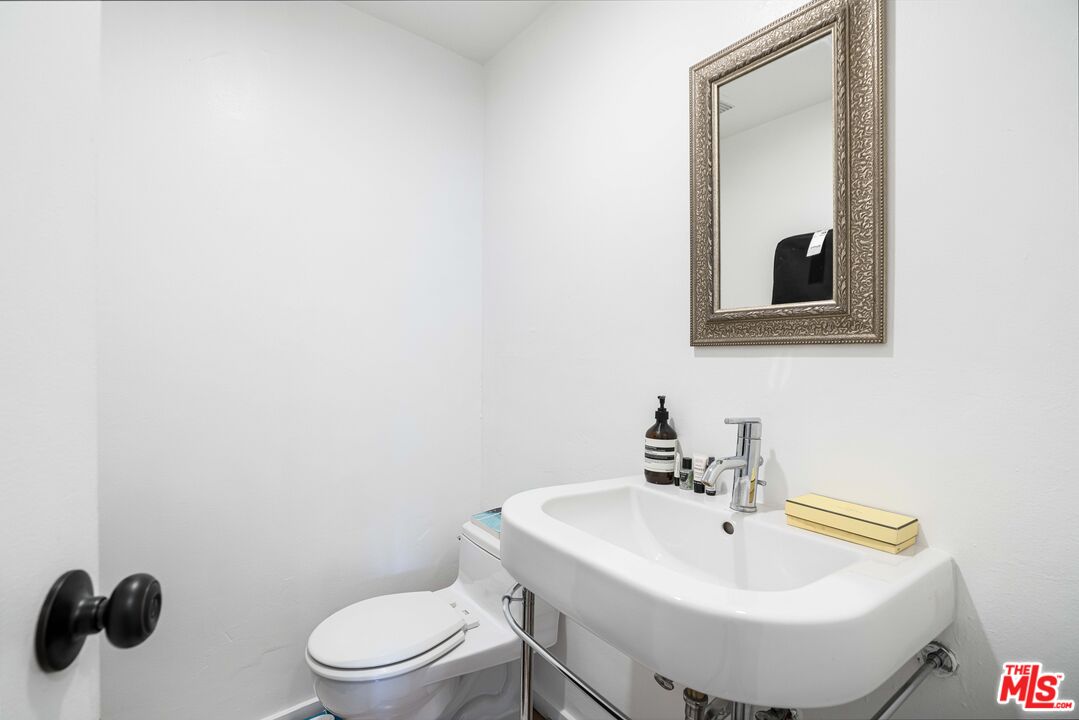 7250 Franklin Ave Unit: 903