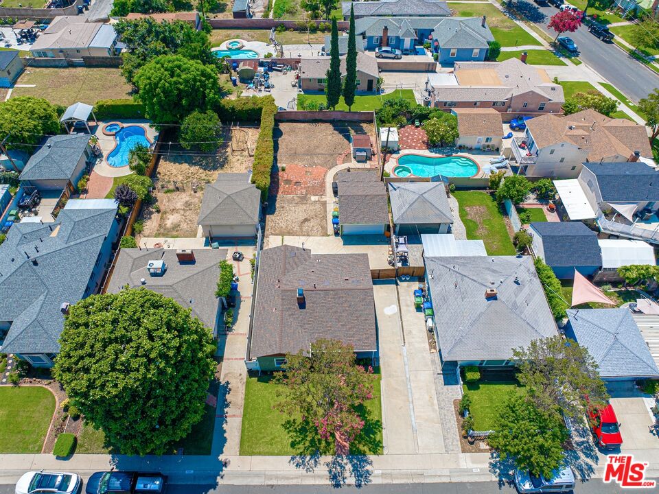 11318 Howard St