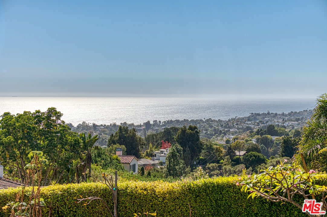 1425 Chautauqua Blvd