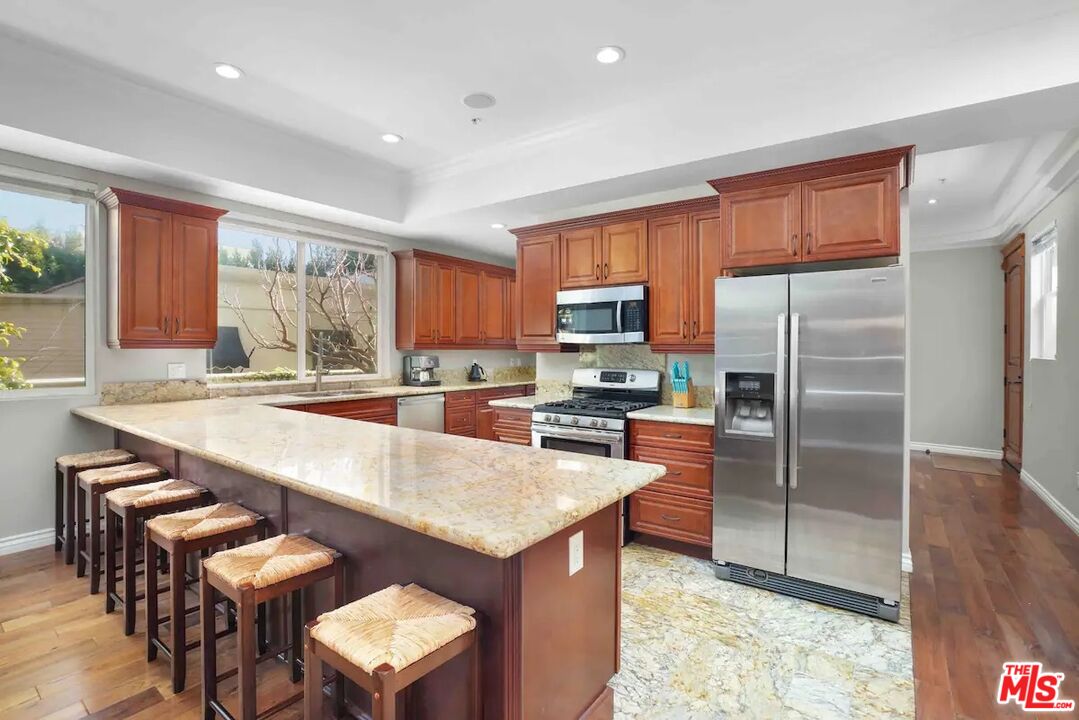 632 N Kings Rd Unit: 102