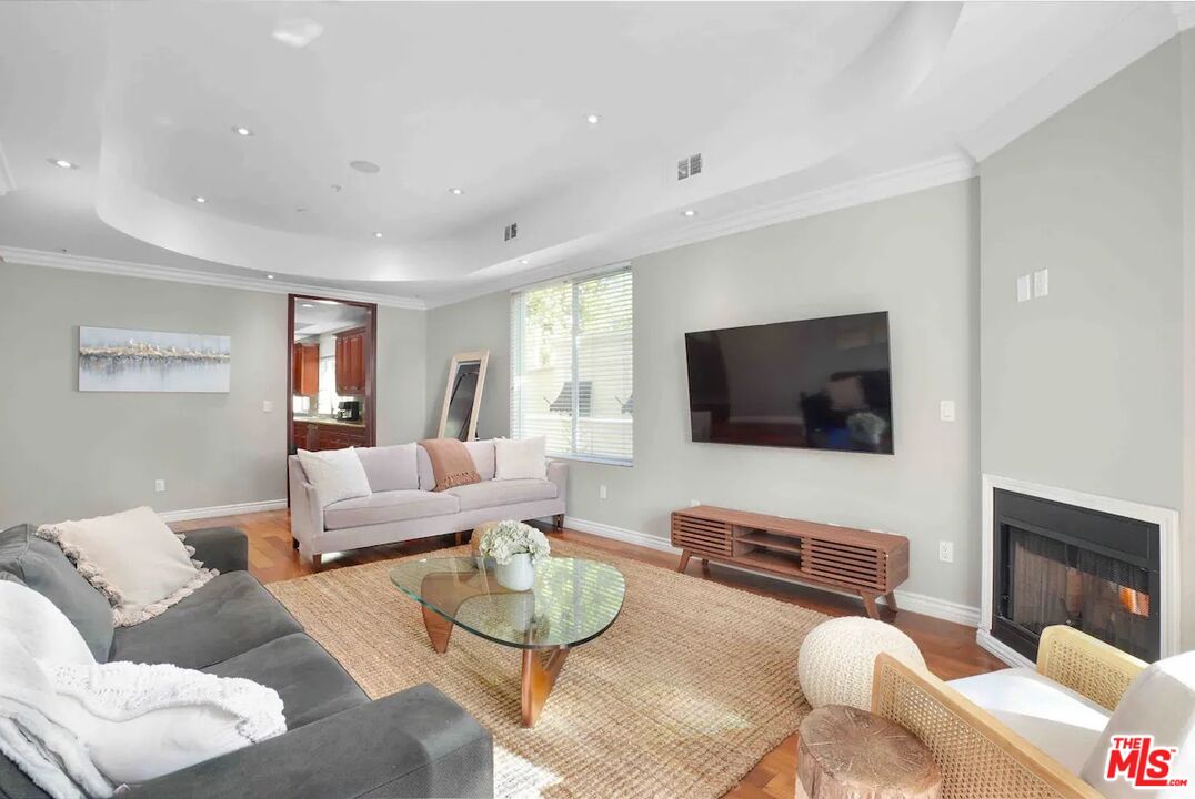632 N Kings Rd Unit: 102