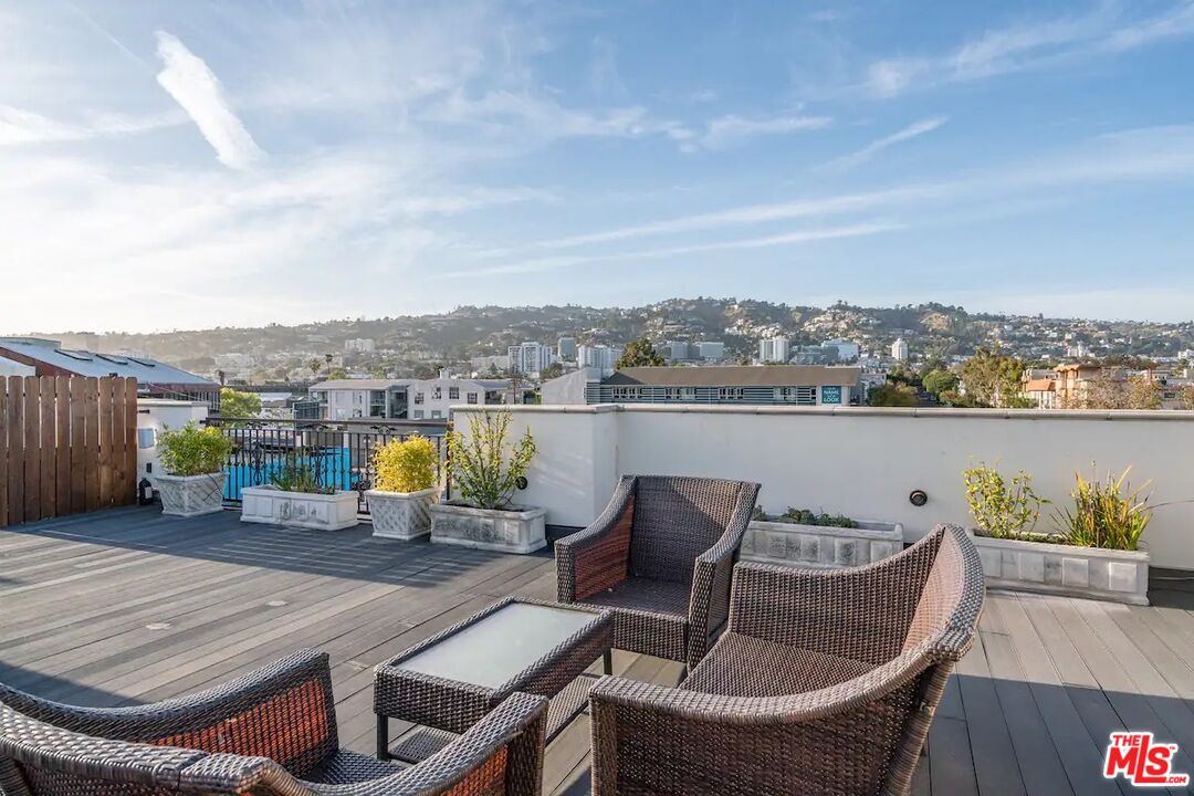 632 N Kings Rd Unit: 102