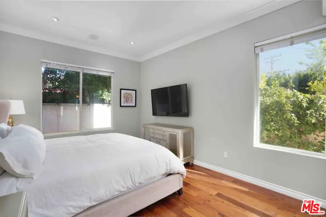 632 N Kings Rd Unit: 102