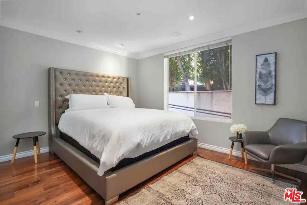 632 N Kings Rd Unit: 102