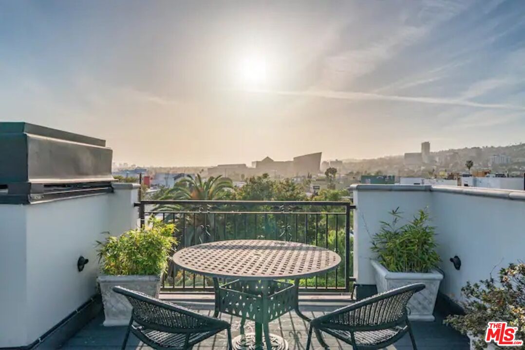 632 N Kings Rd Unit: 102