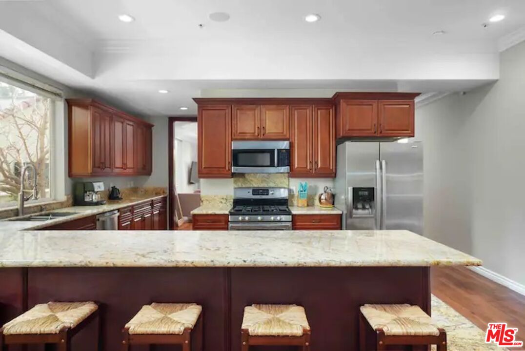 632 N Kings Rd Unit: 102
