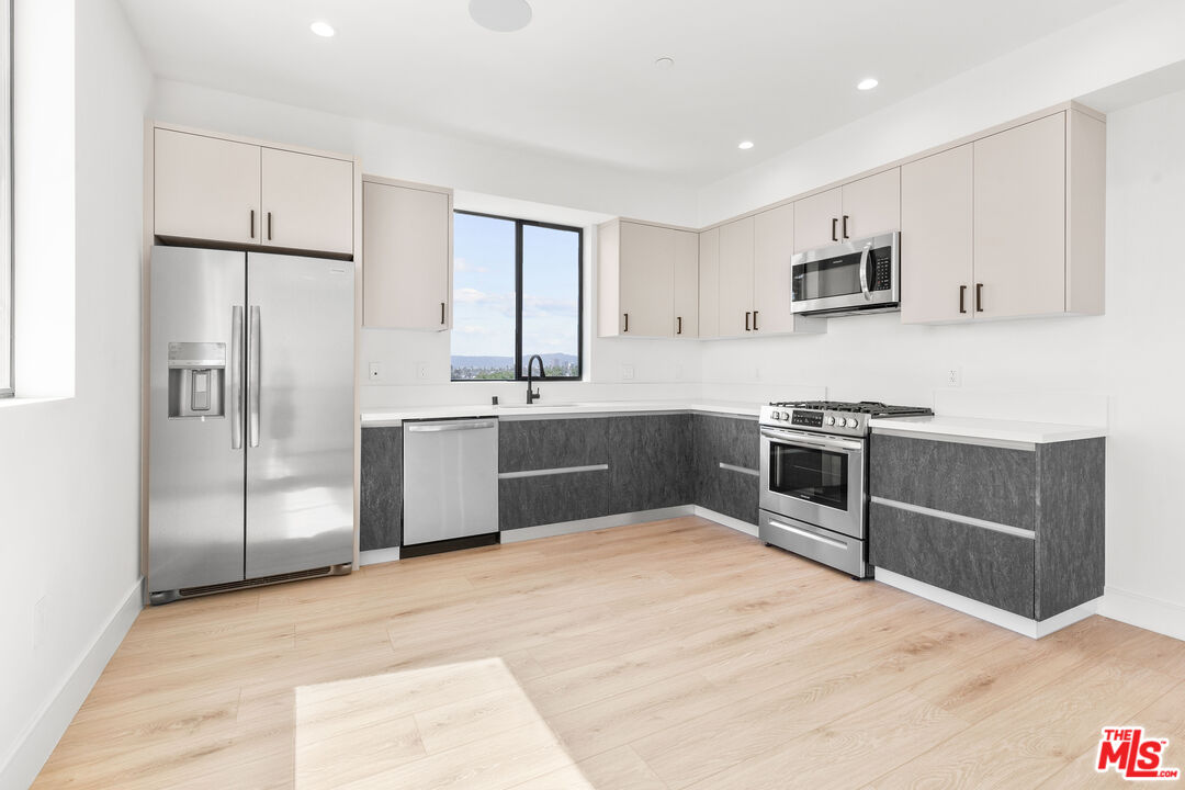 4661 Pickford St Unit: 2