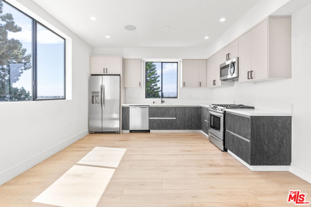 4661 Pickford St Unit: 2