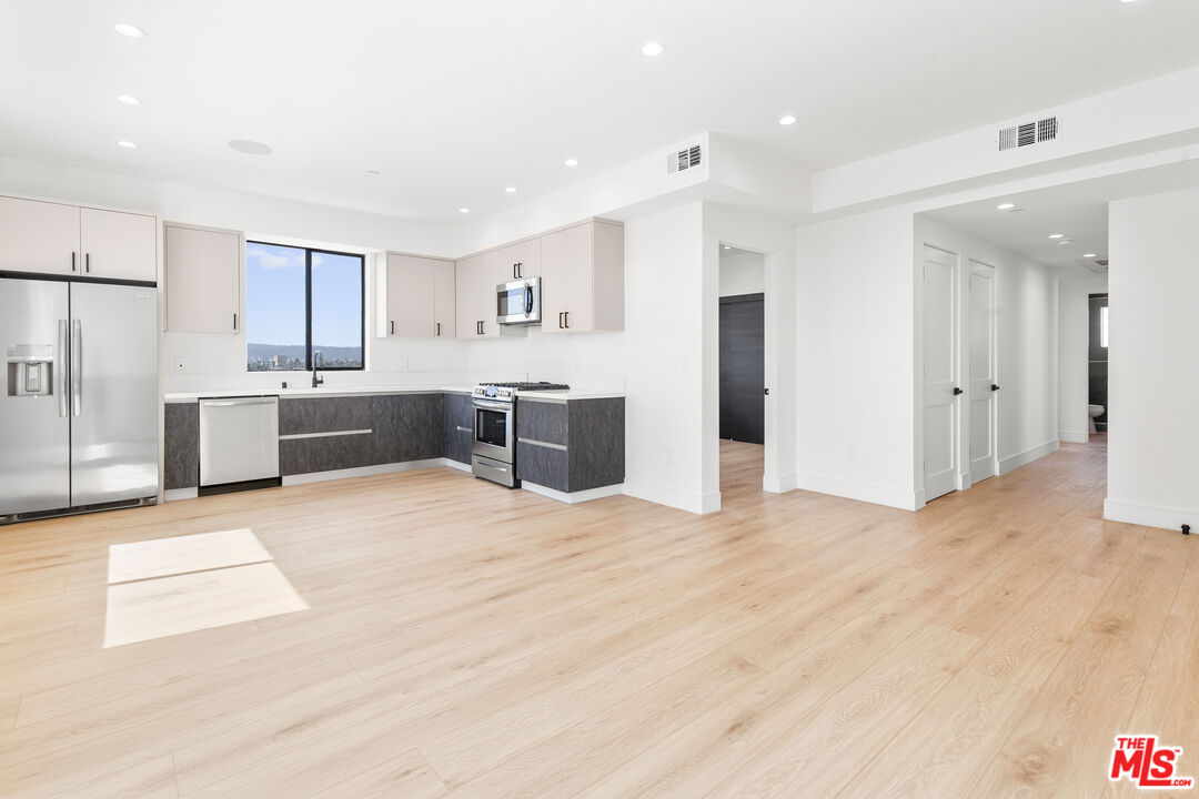 4661 Pickford St Unit: 3