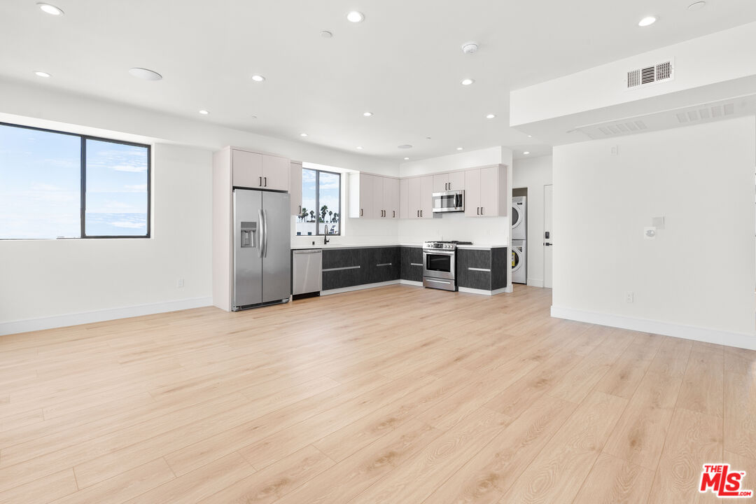 4661 Pickford St Unit: 5