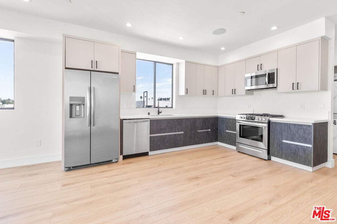 4661 Pickford St Unit: 5