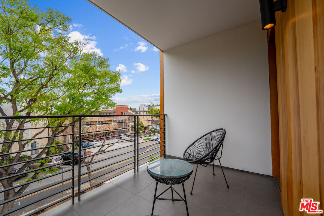 1221 N Detroit St Unit: 5