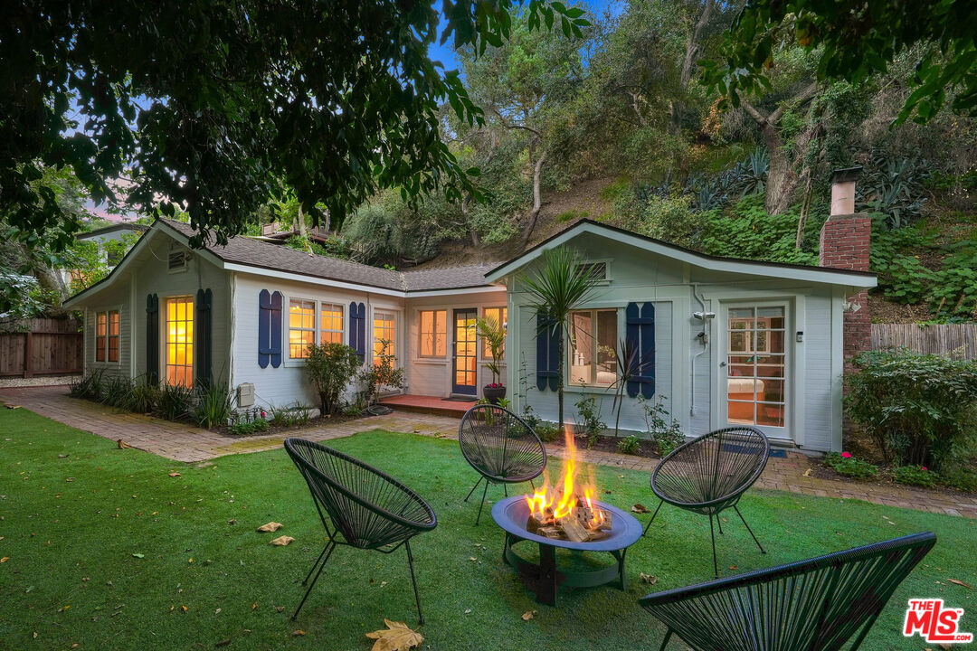 1212 N Beverly Glen Blvd