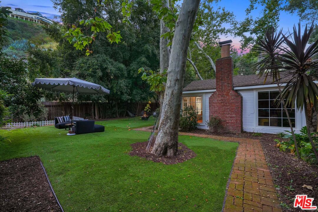 1212 N Beverly Glen Blvd