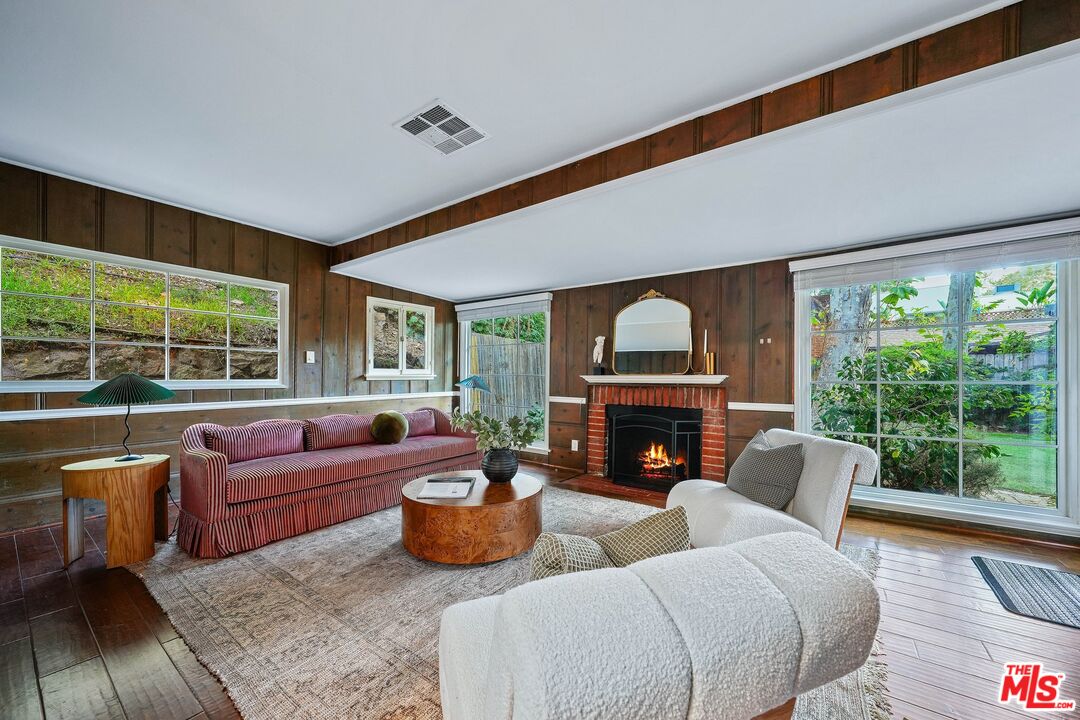 1212 N Beverly Glen Blvd