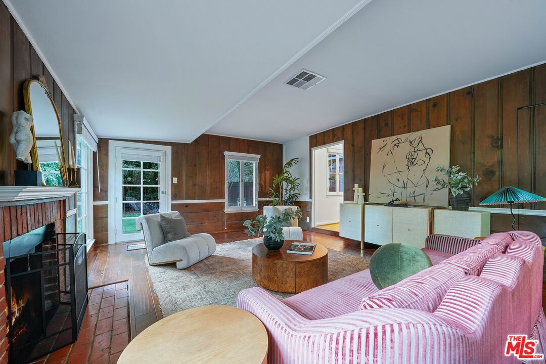 1212 N Beverly Glen Blvd