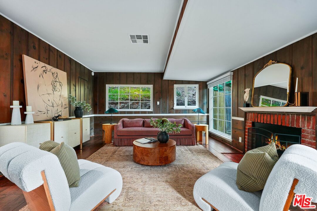 1212 N Beverly Glen Blvd