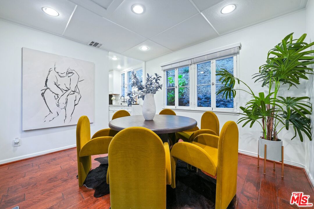 1212 N Beverly Glen Blvd