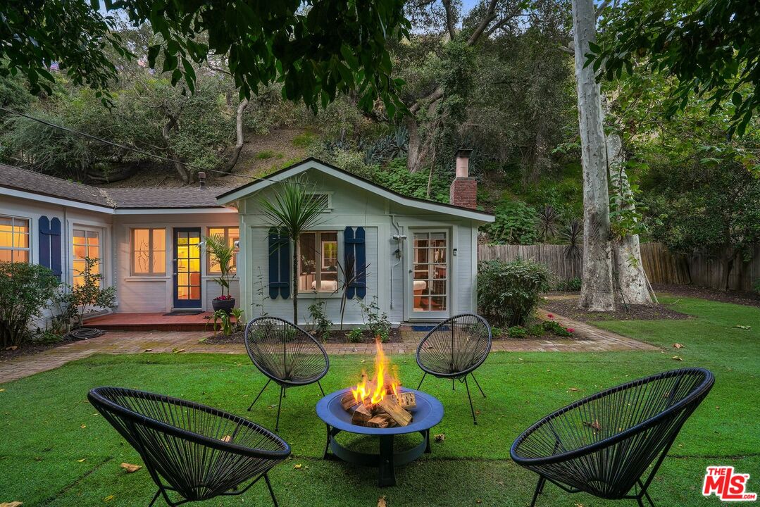 1212 N Beverly Glen Blvd