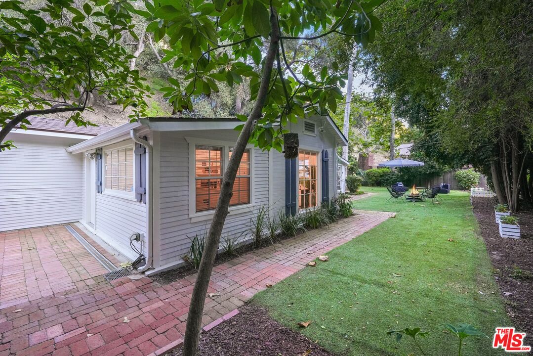 1212 N Beverly Glen Blvd