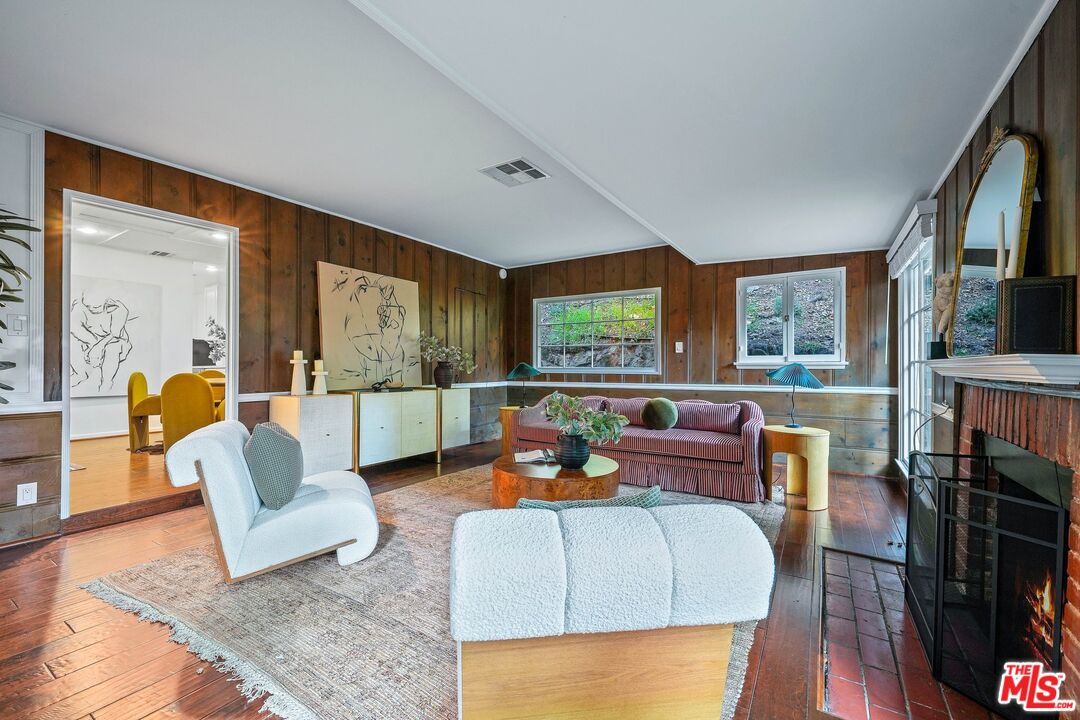 1212 N Beverly Glen Blvd