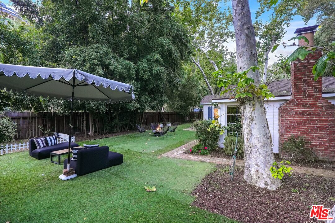 1212 N Beverly Glen Blvd