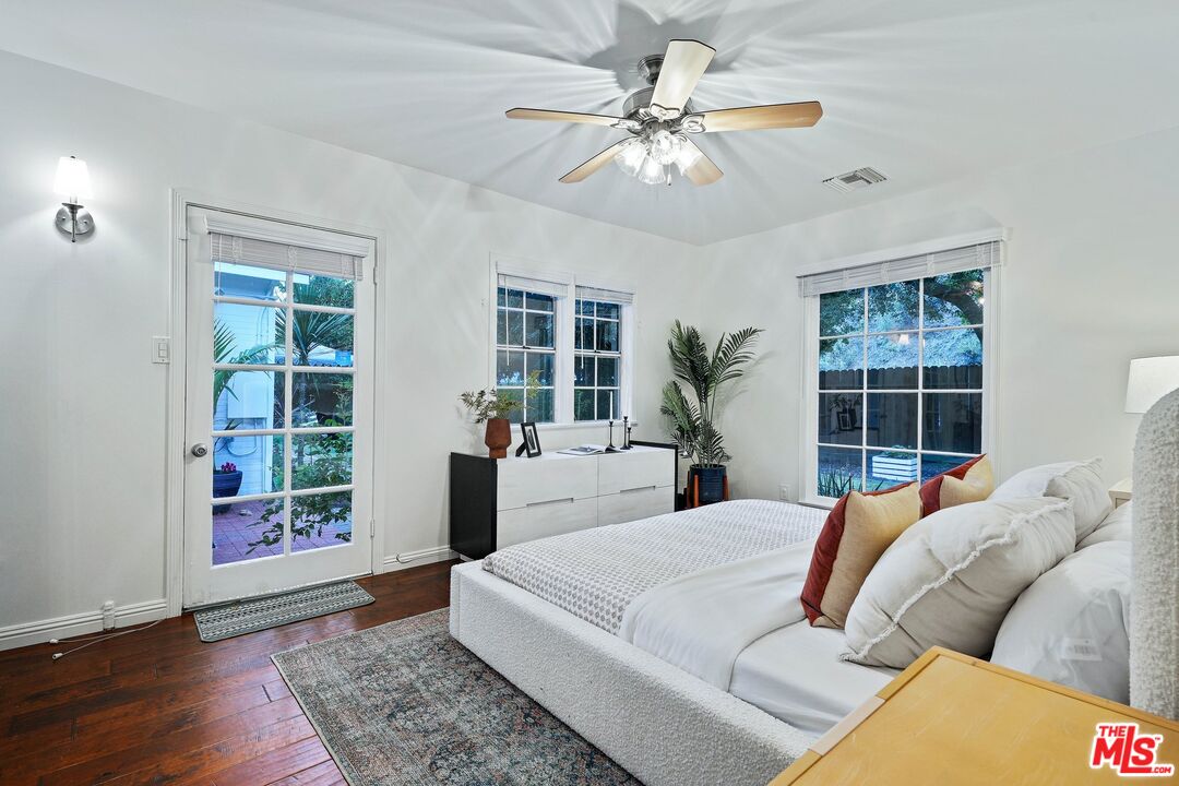 1212 N Beverly Glen Blvd