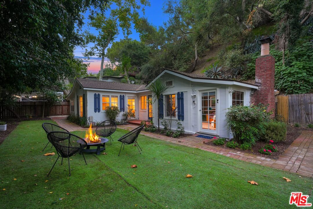 1212 N Beverly Glen Blvd