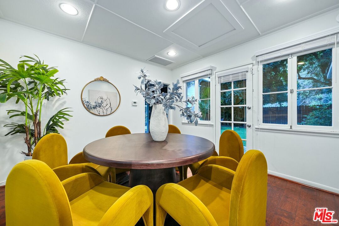 1212 N Beverly Glen Blvd