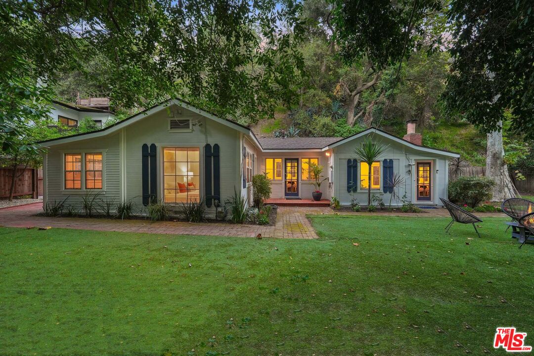 1212 N Beverly Glen Blvd