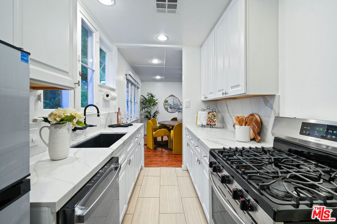 1212 N Beverly Glen Blvd