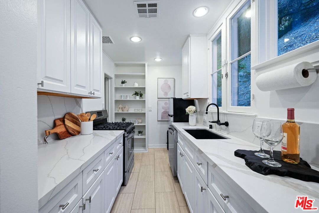 1212 N Beverly Glen Blvd